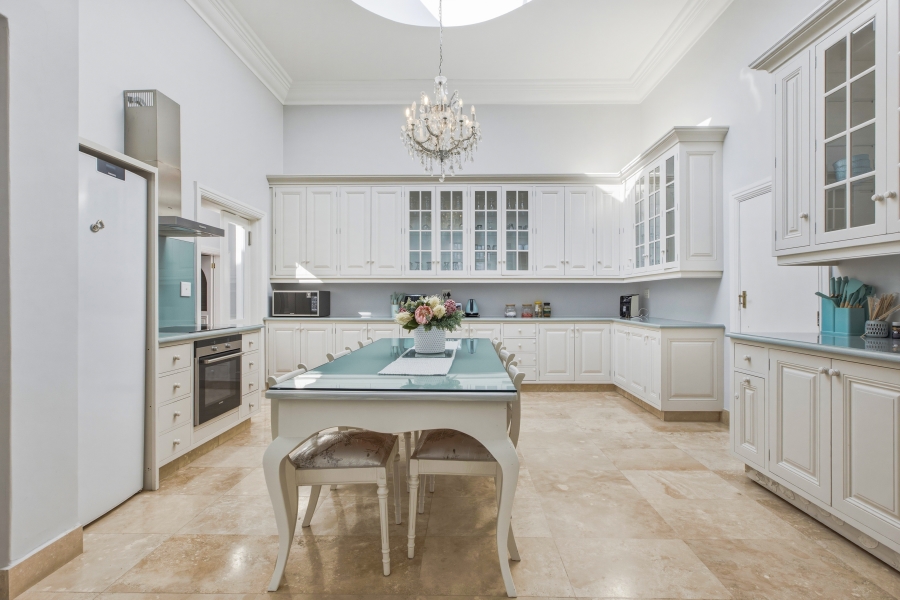 9 Bedroom Property for Sale in Constantia Western Cape
